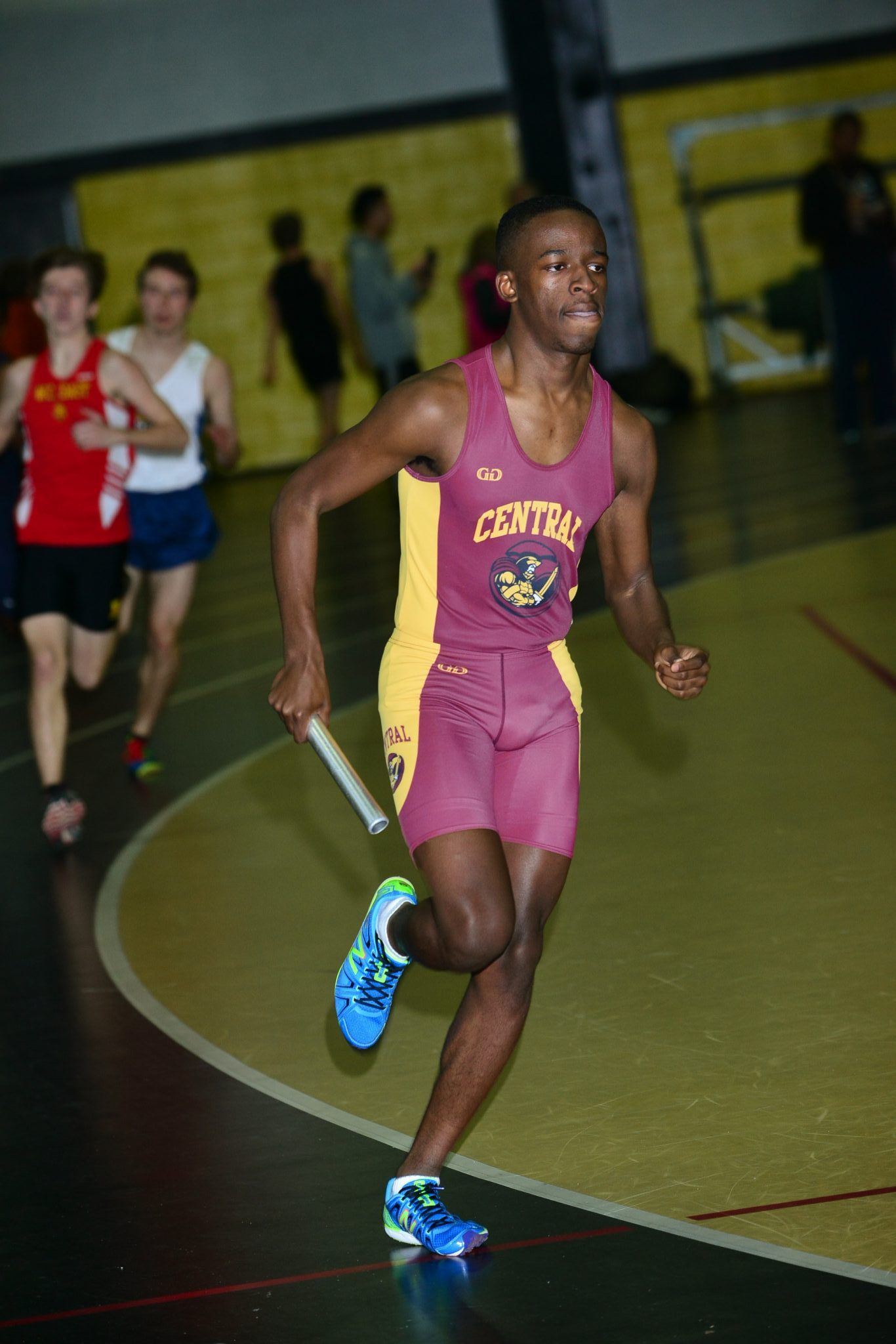 Rounding turn running with baton