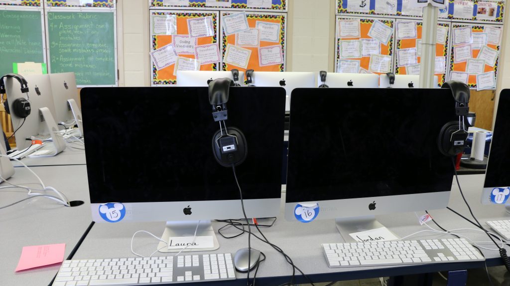 Mac desktops with headphones